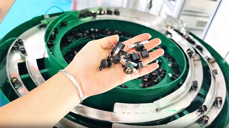 Оптическая сортировочная машина для дефектов разъёмов